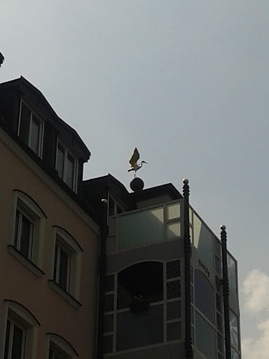 Goldener Vogel Über Der Stadt
