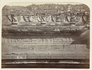 Basreliëf met een vertelling van Krishna aan de oostzijde van Candi Panataran aan de oostzijde.