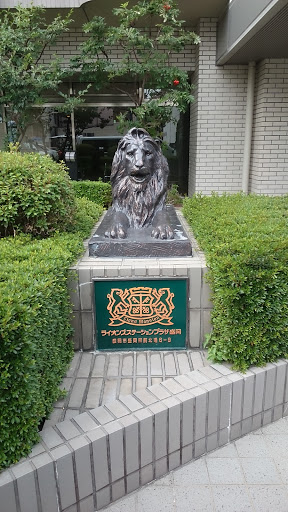 盛岡駅前北通のライオン像