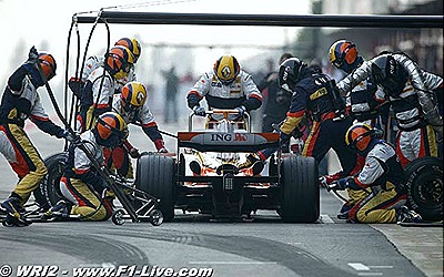 f. alonso, pit stop, ing, renault, refuelling, technics, team, f1, formula one, people, car, race