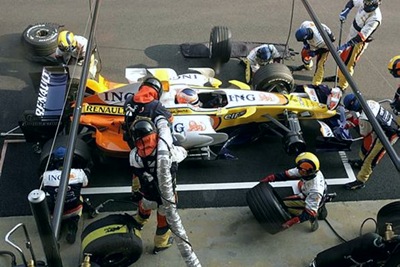 nelson piquet, f1, formula one, pit stop, refuelling, technics, racer, tyres, crowd, renault team, car
