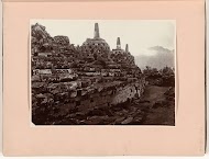 Gezicht op de bovenzijde van de Borobudur