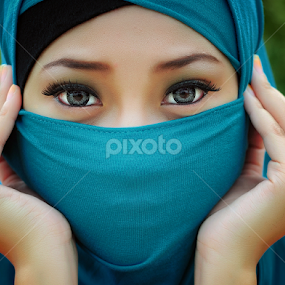 Alvi Rosita by Rahmat Sugee - People Portraits of Women