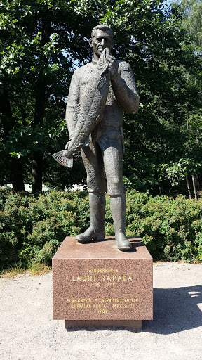 Lauri Rapala statue