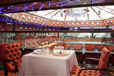 A table for two at one of Costa Fascinosa's restaurants.