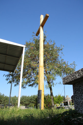 Drewniany Krzyż na pagórku