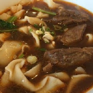 段純貞牛肉麵(左營新光店)