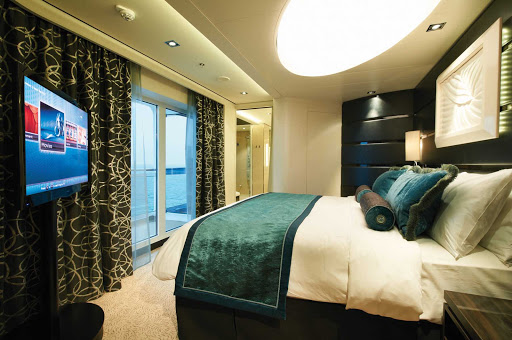 Book a Haven Deluxe Owner's Suite aboard Norwegian Getaway for a relaxing atmosphere and the services of a personal butler and concierge.