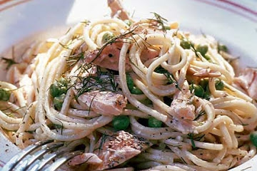 Hot smoked salmon & dill spaghetti