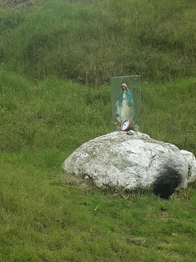 Virgen Sobre La Roca