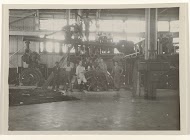 Power House in Moengo met werknemers