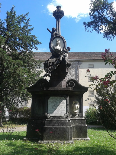 Monumento a Elisabetta Farnese