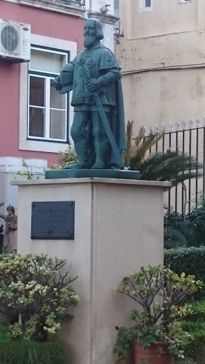 Estátua de Nuno A. Pereira