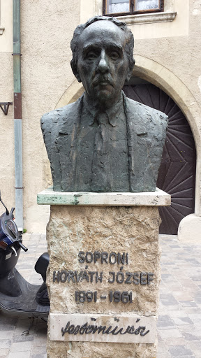 Soproni Horváth József Szobor