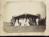 Groepsportret van cricketspelers in een tent in Christiania