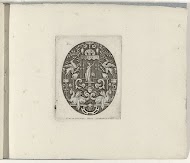 Bellona onder een baldakijn, geflankeerd door twee steigerende, gevleugelde herten