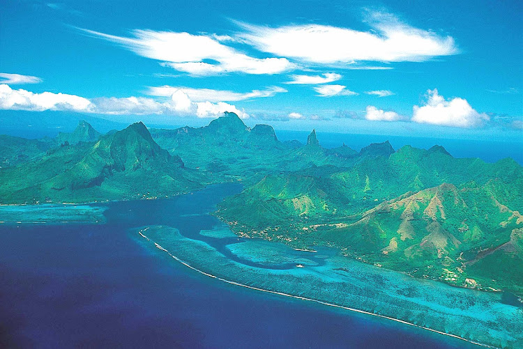 The landscape of Mo'orea is dominated by two large bays and Mount Tohi'e'a, the highest point on the island.