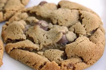 5-Ingredient Peanut Butter Chocolate Chip Cookies