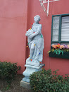 Mia Statue