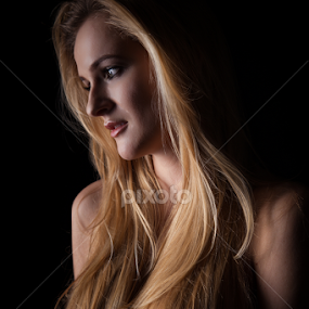 Nati by John Einar Sandvand - People Portraits of Women