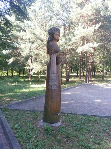 Wola Uhruska - Posąg Dama