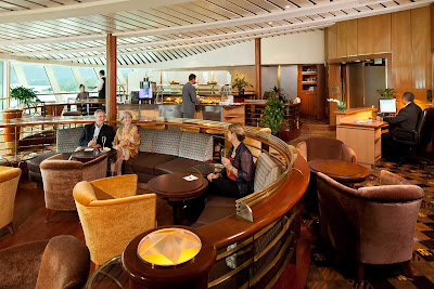 Suite passengers and Crown & Anchor Society members aboard Radiance of the Seas have access to the Concierge Lounge, which offers exclusive services and features.