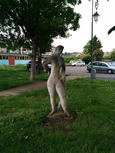 Bonnières-Femme Sculptée