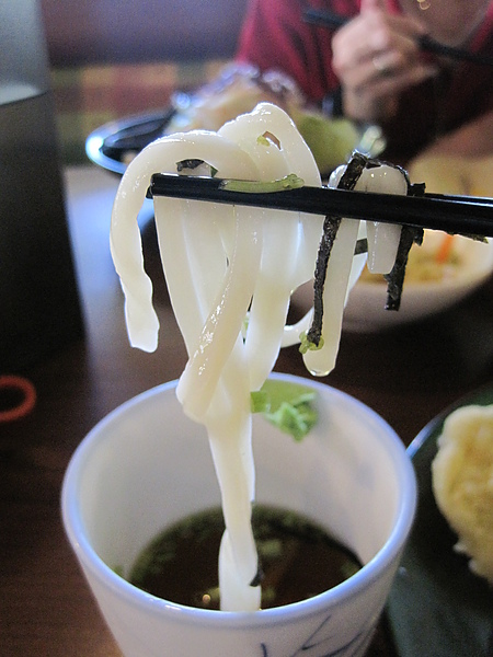 [台中] 東海附近的手打烏龍麵 禮來居(素食)