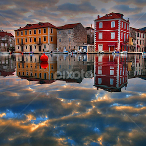 by Petar  Botteri - City,  Street & Park Neighborhoods