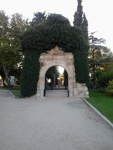 Puerta Del Jardín