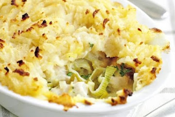 Easy creamy chicken and leek pie