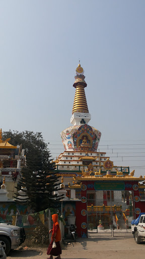 The Great International Tashi Gomang Stupa