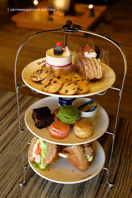 【台中複合式餐廳】異人館咖啡部屋。位於大坑商圈，環境寬敞大器，是聚餐和殺時間的好地方，三層下午茶也滿吸睛的