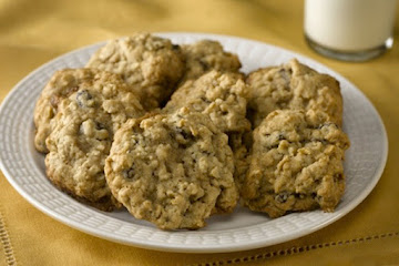 Hearty Oatmeal Raisin Cookies