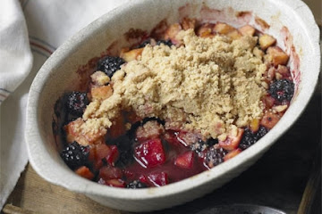 Apple & blackberry crumble