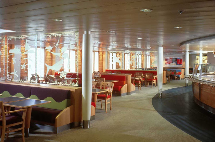 In the mood for casual dining? Head to Celebrity Century's Island Cafe.