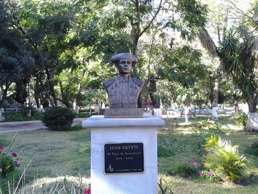 Busto Juan Silveti