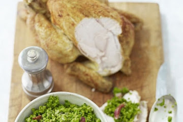 Curry-spiced chicken with a tartare of peas
