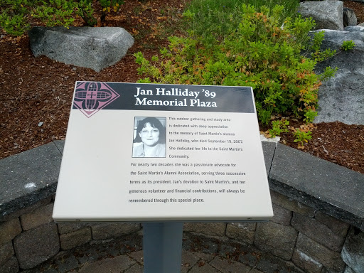 Jan Halliday Memorial Plaza ‘89