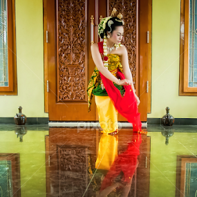 Gambyong Dancer by Endro Boloth - People Musicians & Entertainers