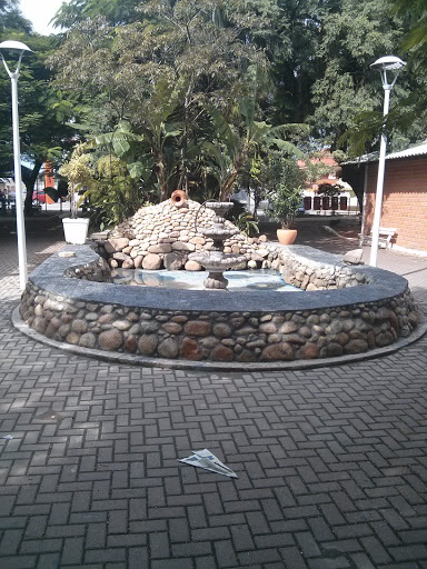 Fonte Na Praça - Palhoça