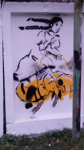 Граффити Девушка На Пчеле