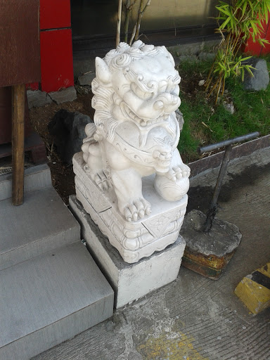 Dragon Orb Statue