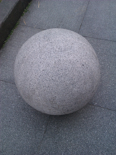 一个大圆球