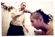 Hakan wordt door zijn vader geknipt