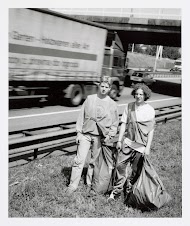 Werkers aan de snelweg: rommel in de berm.