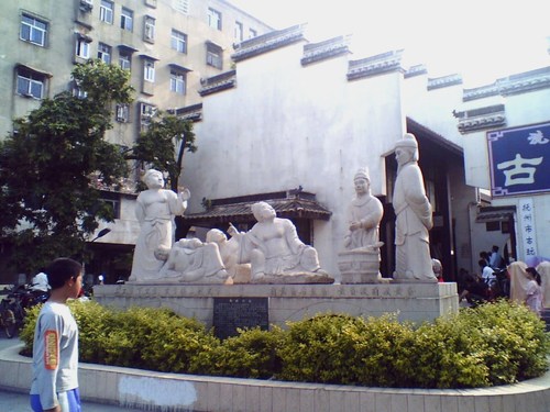 Statue in WenChang Bridge