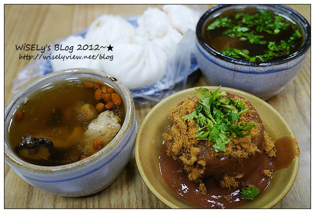 哥弟筒仔米糕(總店)＠遵古法手工製作，而芋頭排骨酥湯更是一絕