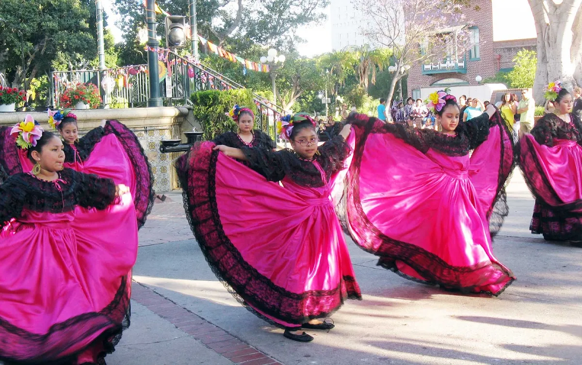 dancers-plaza-dolores-los-angeles - The Tierra Blanca Dance Company performing at the Plaza Dolores in Olvera Street, Los Angeles.