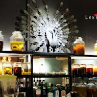 鹹花生 Salt Peanuts